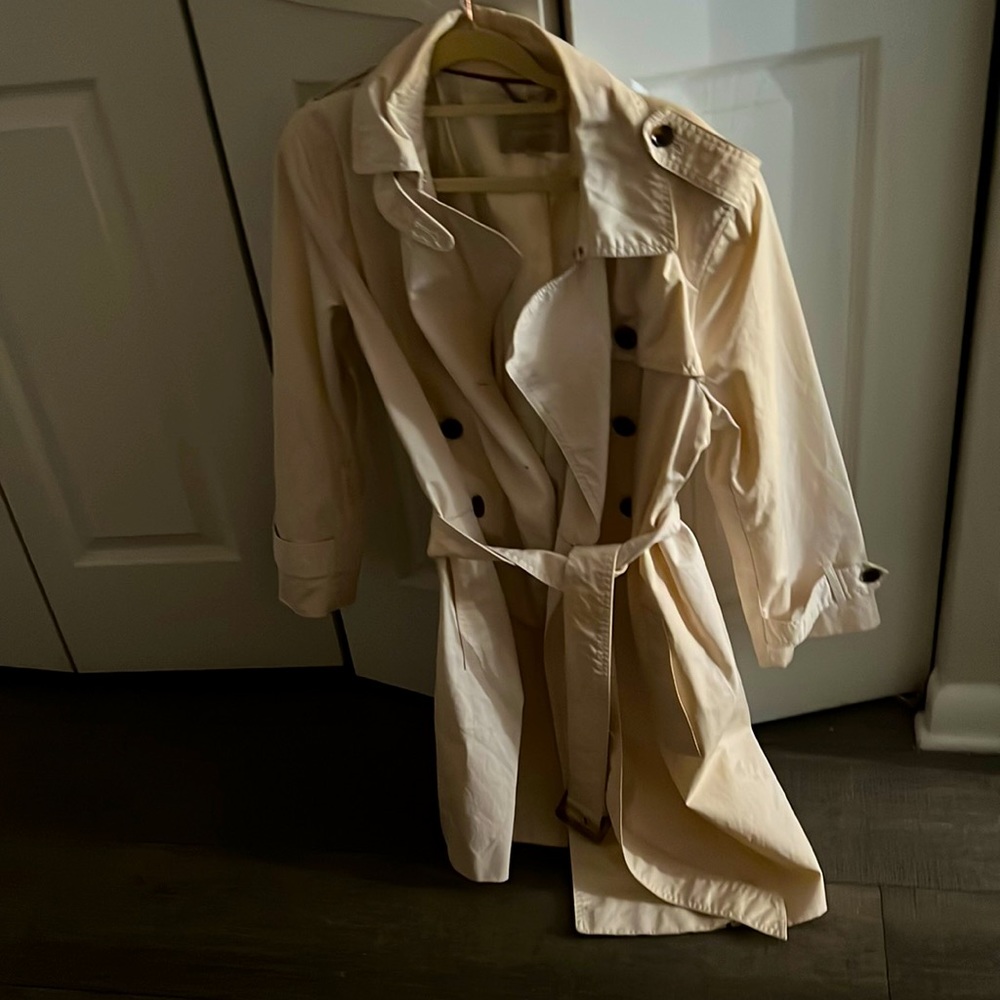 Banana Republic spring trench. Never worn